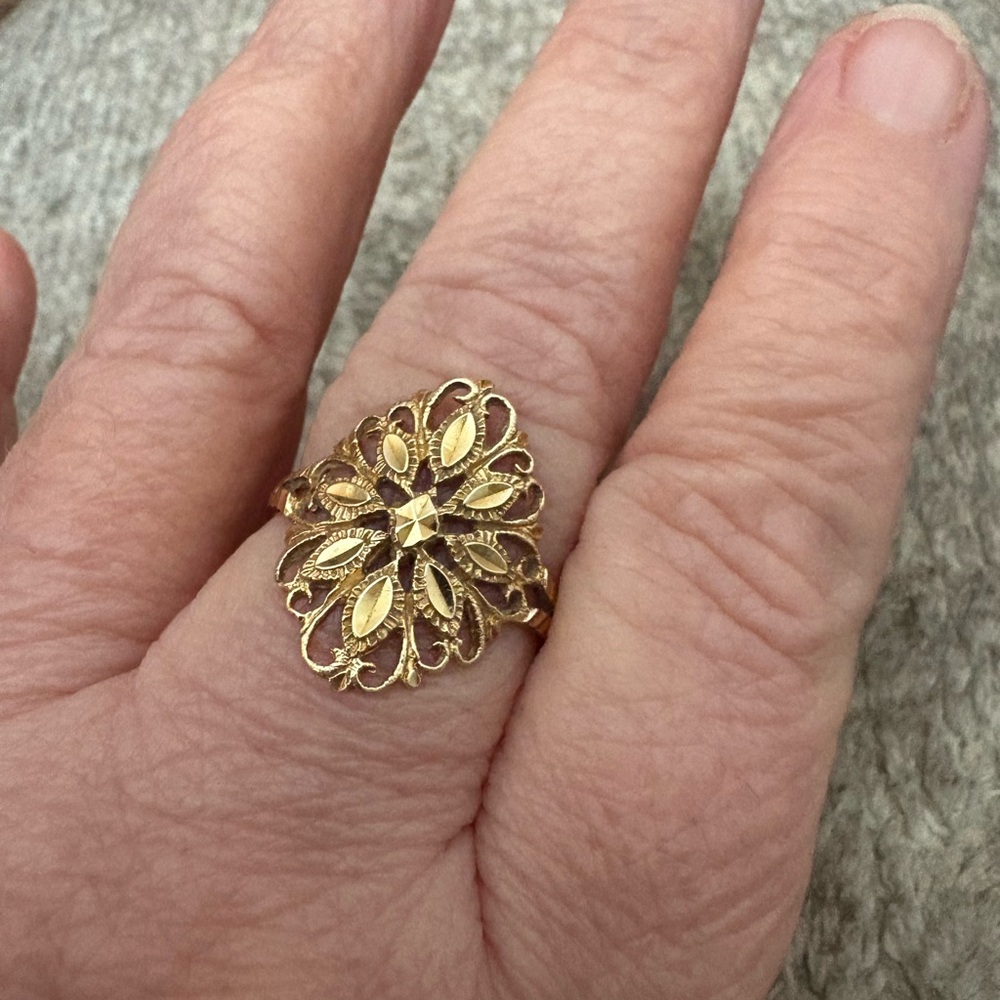 EUC 14k gold beverly Hills ring. Size 9.5. Price drop